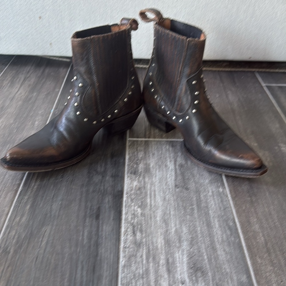 Frye Studded Leather Western Boots | Size 6.5 | Vintage Distressed - Picture 5 of 11